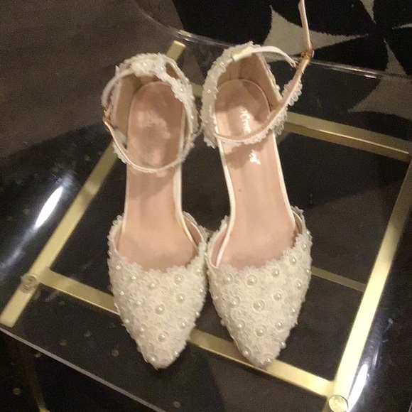 CRYSTAL QUEEN OFF WHITE LACE & PEARL EMBOSSED WEDDING, PROM , - Picture 7 of 7